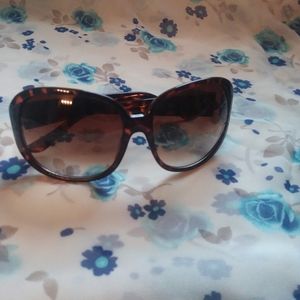 BCBG Maxazria tortoise shell sunglasses !